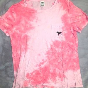 pink t shirt